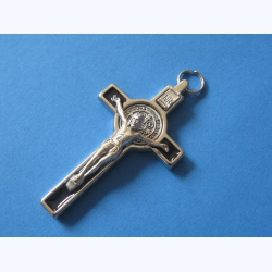 Krzyż metalowy z medalem Św.Benedykta 8 cm czarny+pudełko